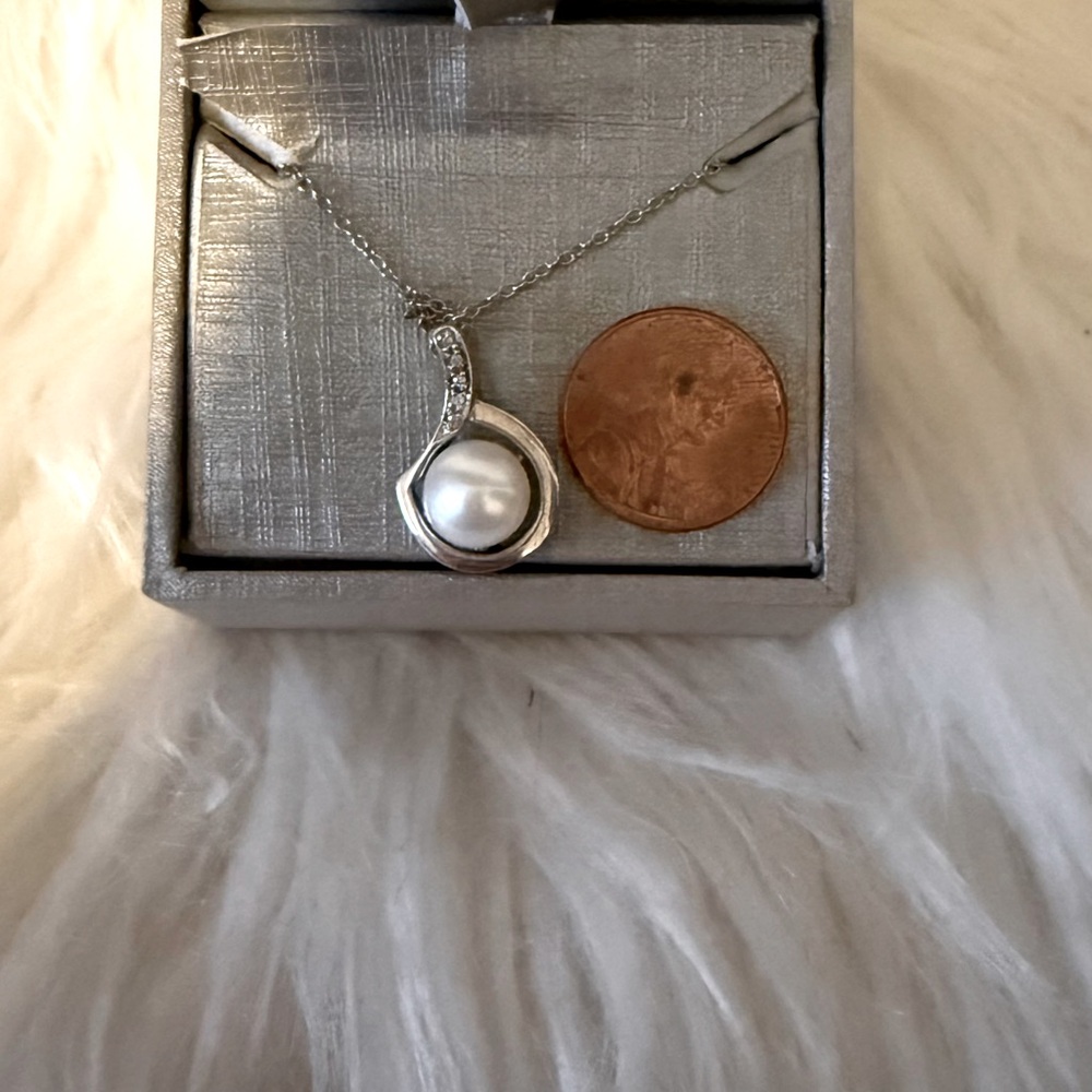 Sterling silver diamond accent pendant with pearl